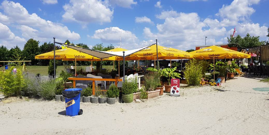 Blick auf die Strandbar.